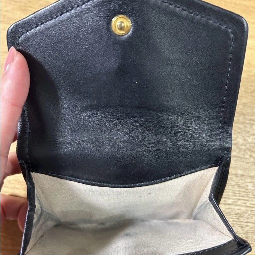 Chloé Black Leather trifold Wallet with Gold Lock - Picture 4 of 10